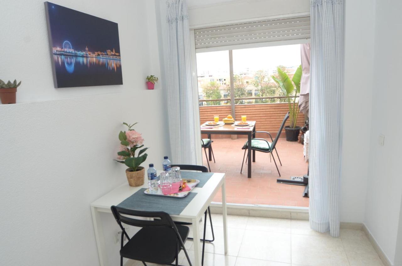 Habitacion Grande Con Terraza Privada, Malaga Centro Екстериор снимка